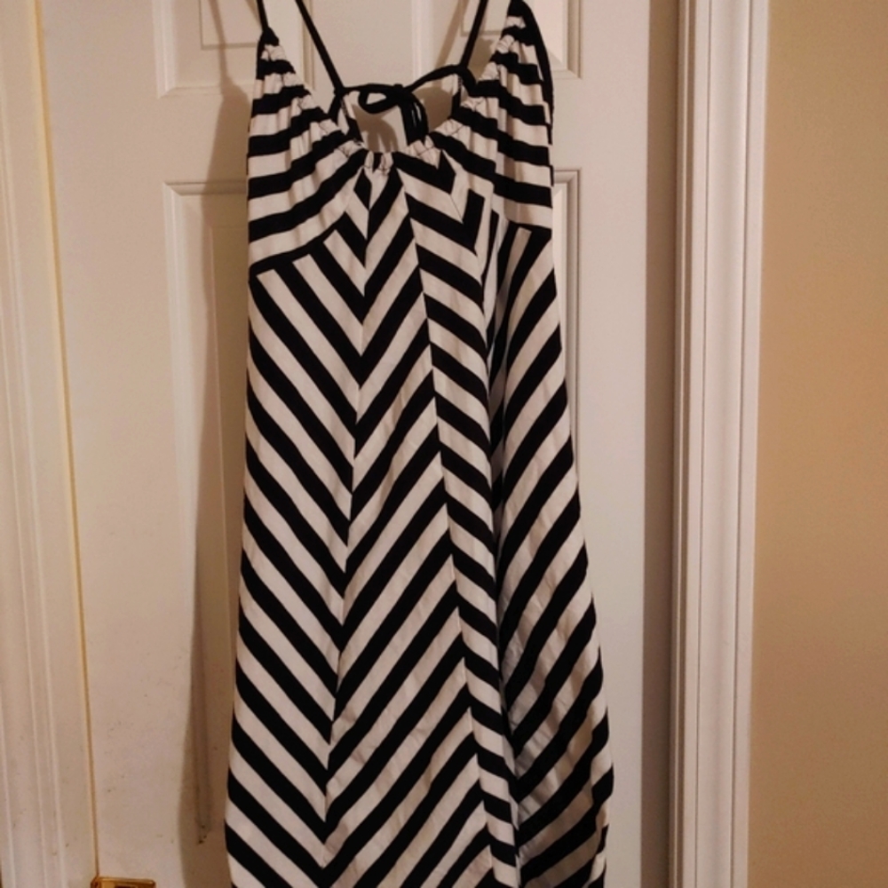 The perfect Black (and white) dress.